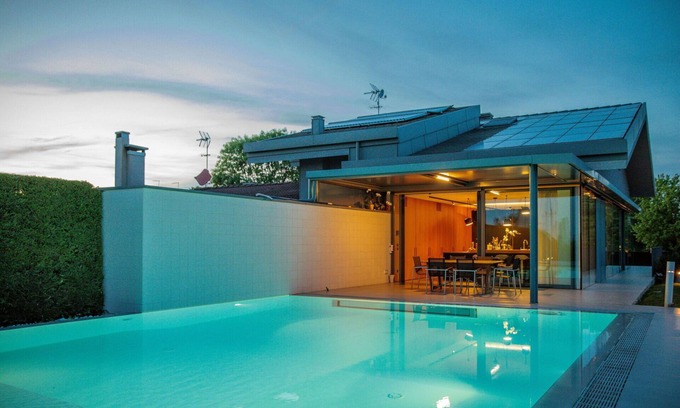 Arzergrande Villa | Stunning private villa with hot tub, A/C, private pool, WIFI, sauna, TV, patio and pets allowed