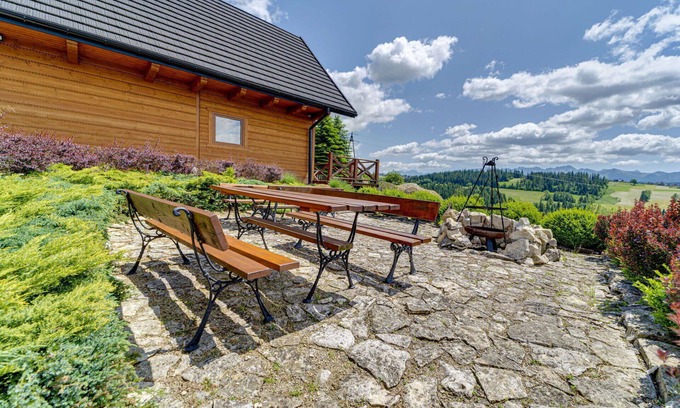 Czarny Dunajec House | Stunning private villa for 7 guests with WIFI, TV, patio and pets allowed