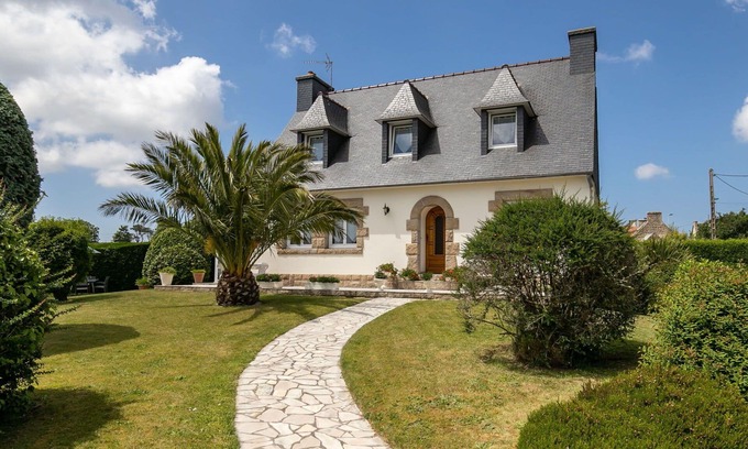 Pleumeur-Bodou House | Stunning private villa for 7 people with WIFI, TV, terrace, pets allowed and parking
