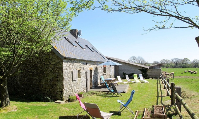 Saint-Sauveur-le-Vicomte House | Stunning private villa for 4 guests with WIFI, TV, terrace, panoramic view and parking