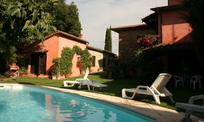 Lucignano Villa | Stunning private villa for 12 people with WIFI, private pool and TV