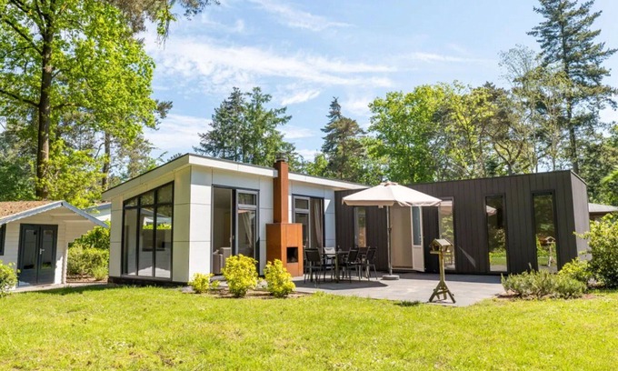 IJhorst House | Stunning private villa for 6 people with WIFI, pool, TV and terrace