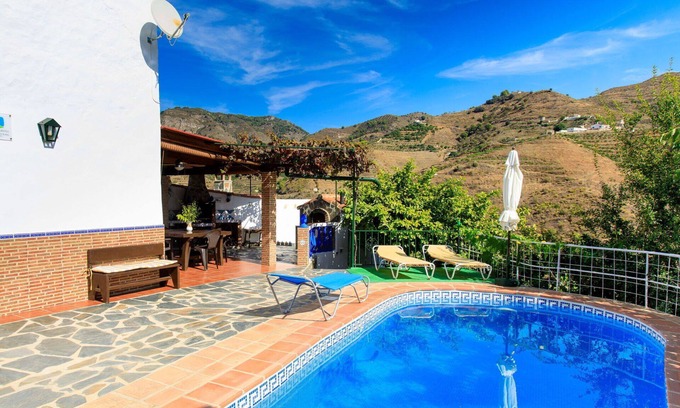 Almunecar Villa | Stunning private villa for 4 guests with private pool, WIFI, TV, terrace and pets allowed