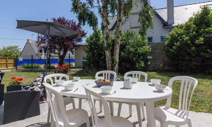Saint-Lunaire House | Stunning private villa for 8 guests with WIFI, TV, terrace and pets allowed