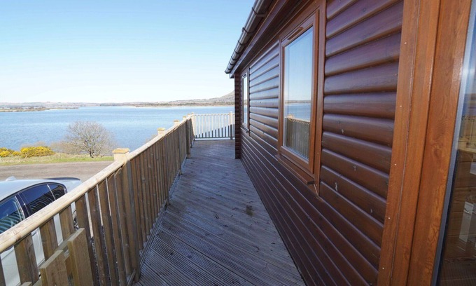 Kinross House | Stunning private villa for 6 guests with WIFI, TV, balcony and pets allowed