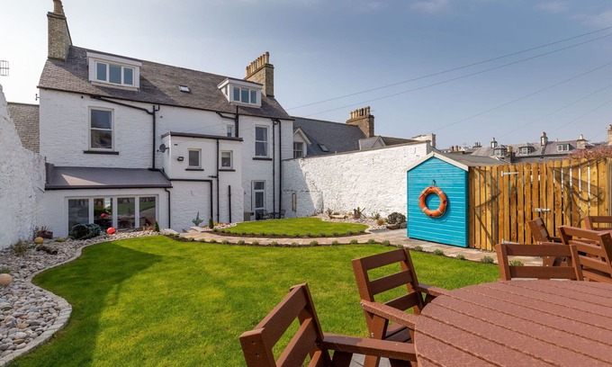 Portpatrick House | Stunning private villa for 16 people with WIFI, TV, patio and pets allowed