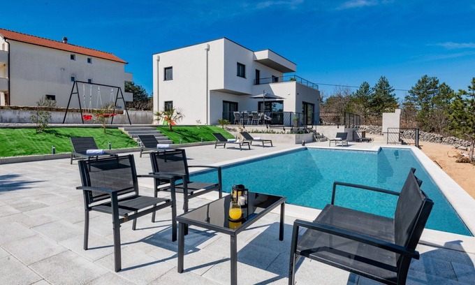 Kamenmost Villa | Stunning private villa with WIFI, private pool, A/C, TV, terrace, panoramic view and parking