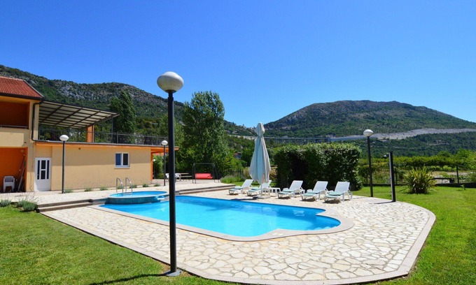 Dusina House | Stunning private villa for 12 people with hot tub, WIFI, private pool, A/C, TV, terrace and park.