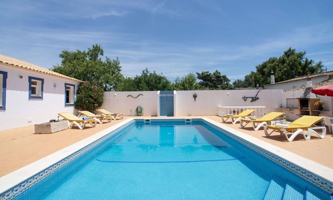 Cerro do Ouro House | Stunning private villa for 8 people with WIFI, private pool, TV, terrace and parking
