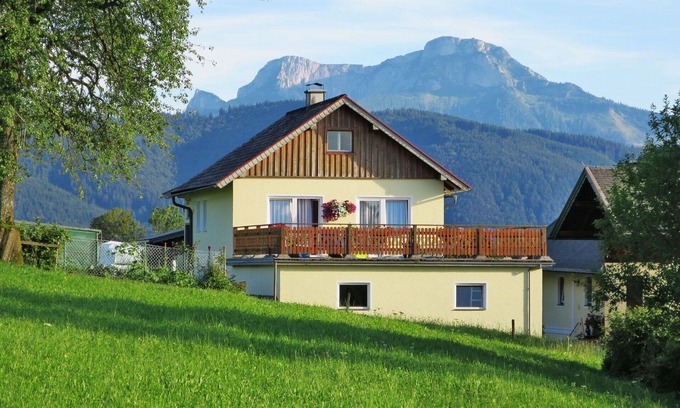 Oberwang House | Stunning private villa for 4 people with TV and terrace