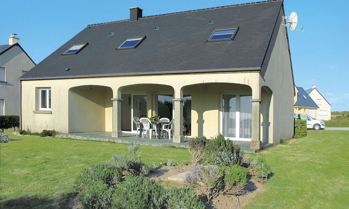 Baubigny House | Stunning private villa for 6 guests with WIFI, TV, terrace, pets allowed and panoramic view