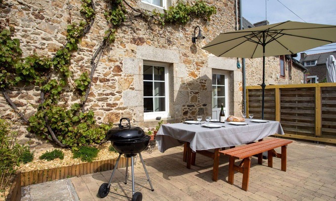 Pleurtuit House | Stunning private villa for 6 people with WIFI, TV, terrace and pets allowed