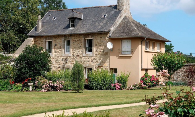 Plouguiel House | Stunning private villa for 5 people with WIFI, TV and pets allowed