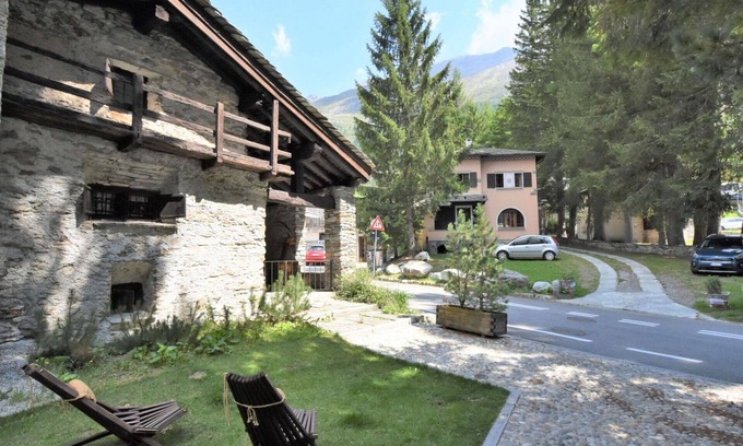 Madesimo House | Stunning private villa for 8 people with WIFI, hot tub, TV, terrace and pets allowed