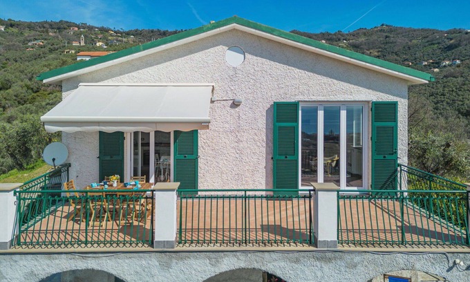 Moneglia House | Stunning private villa for 6 people with A/C, WIFI, TV, patio, pets allowed and parking
