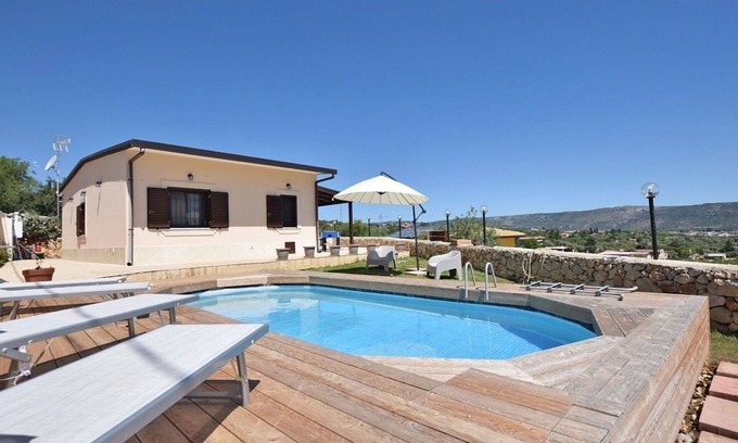 Floridia Villa | Stunning private villa for 5 people with private pool, WIFI, A/C, TV, terrace and panoramic view