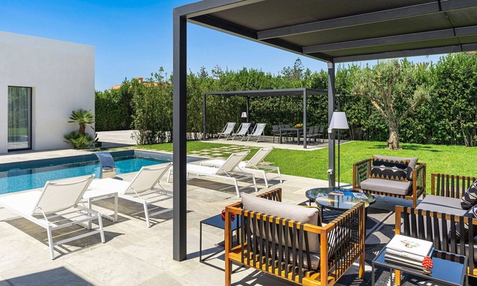 Carrozziere Villa | Stunning private villa for 12 people with WIFI, A/C, private pool, TV, patio and parking