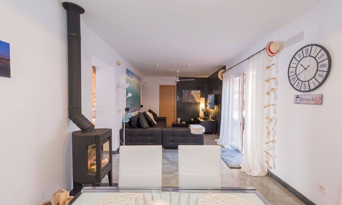 S'Illot-Cala Morlanda House | Stunning private villa for 6 people with WIFI, A/C, TV and patio
