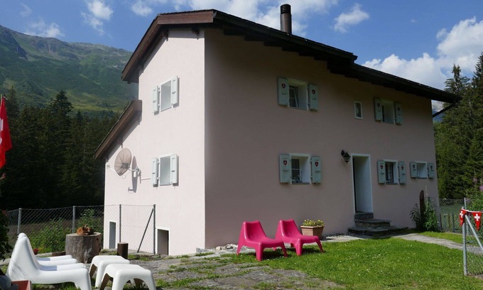 Blenio House | Stunning private villa for 5 guests with WIFI, TV, patio, pets allowed and panoramic view