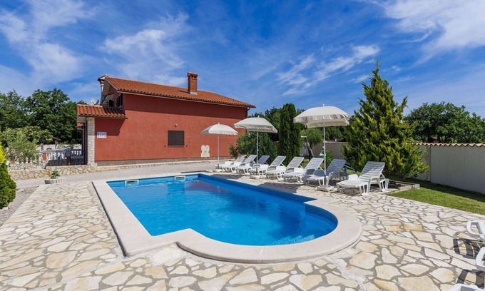Rogocana House | Stunning private villa for 12 guests with WIFI, private pool, TV and patio