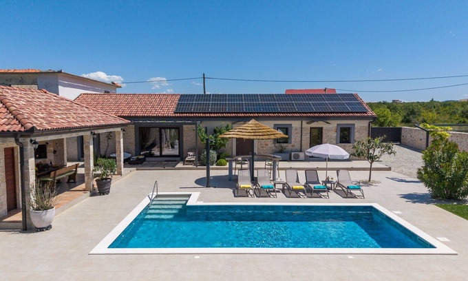 Zemunik Donji House | Stunning private villa for 8 guests with A/C, WIFI, private pool, TV, terrace and pets allowed