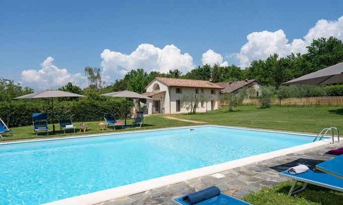 Borgo San Lorenzo Villa | Stunning private villa for 7 people with WIFI, private pool, A/C, TV, patio and panoramic view