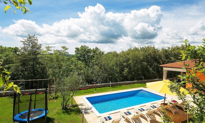 Trget House | Stunning private villa for 8 people with A/C, private pool, WIFI, TV, terrace and pets allowed