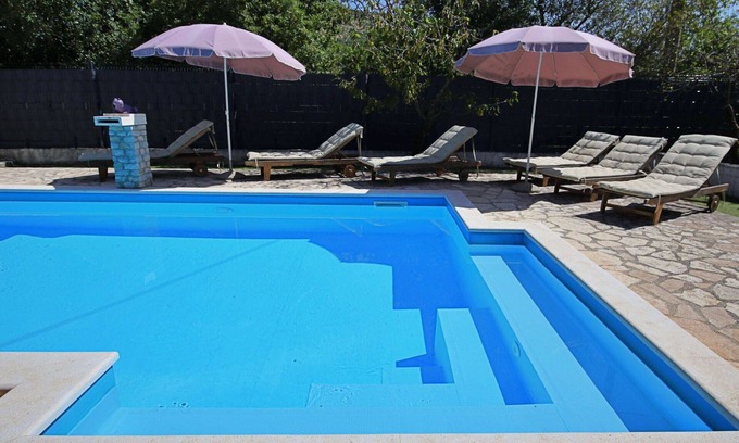 Labin House | Stunning private villa for 7 guests with WIFI, A/C, private pool, TV, terrace and pets allowed