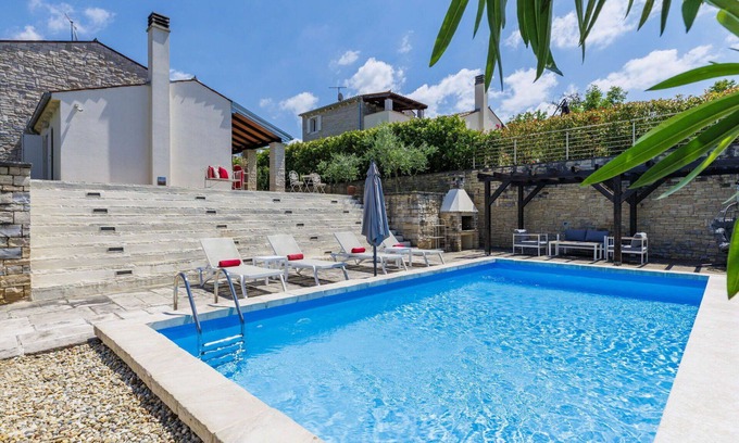 Momjan House | Stunning private villa for 5 people with private pool, A/C, WIFI, TV and patio