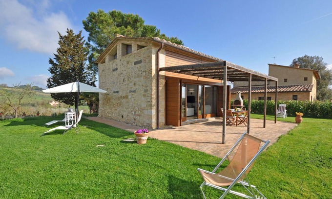 Siena Villa | Stunning private villa for 2 people with WIFI, A/C, TV, patio and panoramic view