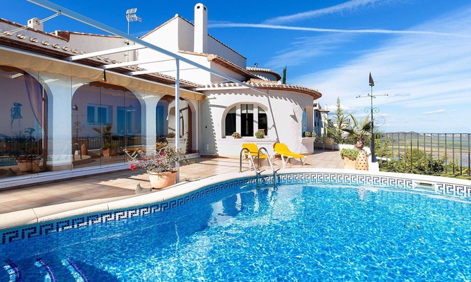 Monte Pego Villa | Stunning private villa for 10 guests with WIFI, private pool, A/C, TV and terrace