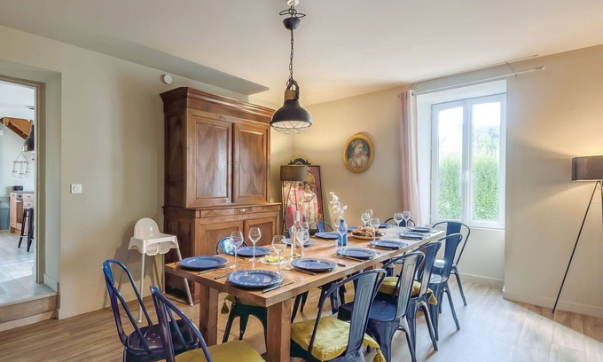 Carnac House | Stunning private villa for 16 guests with WIFI, TV and pets allowed