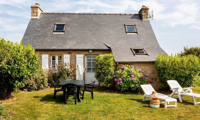 Crozon House | Stunning private villa for 4 people with WIFI, TV and pets allowed