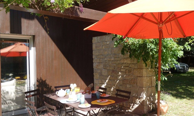 Plouharnel House | Stunning private villa for 6 guests with WIFI, TV, terrace and parking