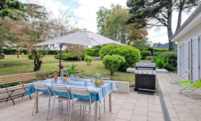 Plerin House | Stunning private villa for 8 guests with WIFI, TV, terrace, pets allowed and parking