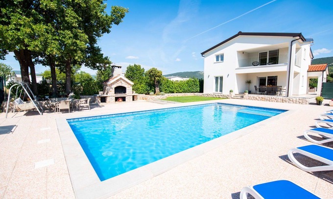 Donji Prolozac House | Stunning private villa for 12 people with A/C, private pool, WIFI, TV and terrace