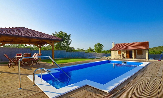 Velim House | Stunning private villa with hot tub, A/C, private pool, WIFI, TV, patio and pets allowed