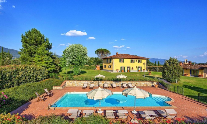 Porrena Villa | Stunning private villa with private pool, WIFI, TV, patio, pets allowed and panoramic view