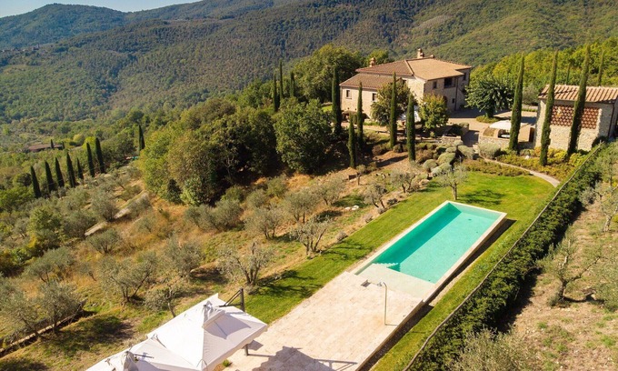 Bucine Villa | Stunning private villa for 12 guests with WIFI, private pool, A/C, TV, patio and panoramic view