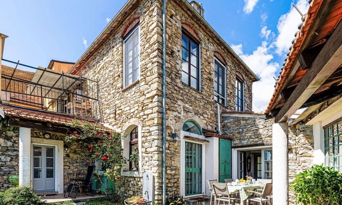 Dolcedo Villa | Stunning private villa for 7 people with WIFI, pets allowed and panoramic view