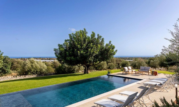 Modica Villa | Stunning private villa for 8 people with WIFI, A/C, private pool, TV, terrace and pets allowed