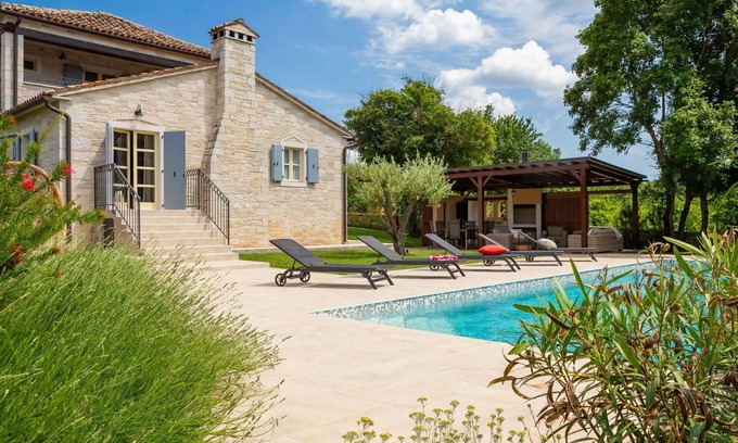 Mofardini House | Stunning private villa with WIFI, A/C, private pool, TV, terrace, pets allowed and panoramic view