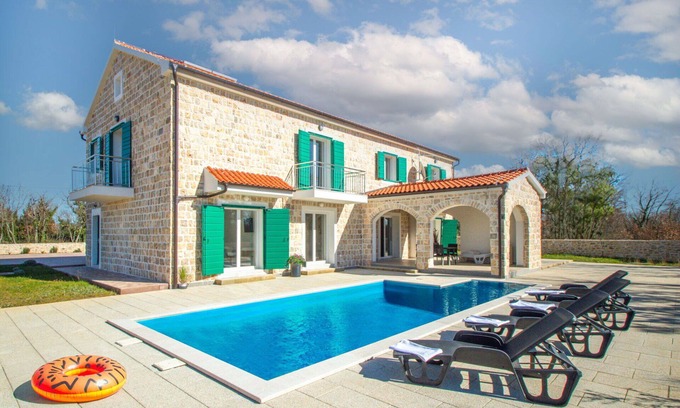 Drinovci House | Stunning private villa with A/C, private pool, WIFI, TV, terrace, pets allowed and panoramic view