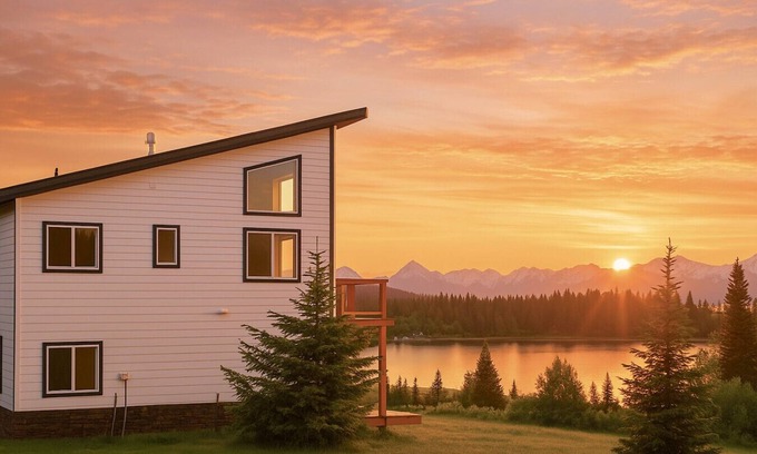 Homer House | Stunning Property, Walking Distance to Downtown/Br
