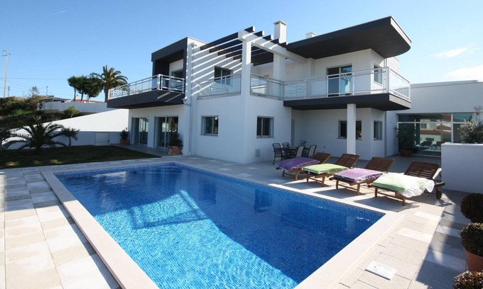Sao Martinho do Porto Villa | Stunning contemporary Villa Venda Nova with heated pool and game room