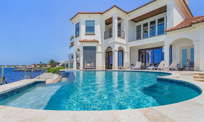 Yacht Club House | Stunning Riverfront Luxury, Heated Pool & Spa - Villa Brielle - Roelens