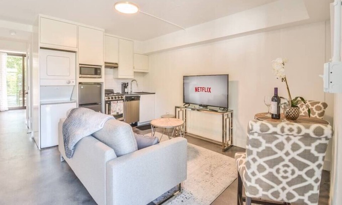 Virginia Highland Condo | Stunning Sanctuary In The Heart Of Midtown-Ponce City