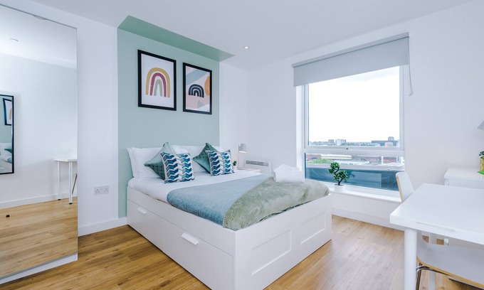 Manchester City Centre Condo | Stunning Scandi Penthouse - Sleeps 10!