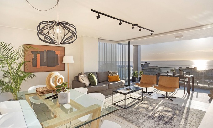 Sea Point Apartment | Stunning sea views, luxury 2 bedroom with AC & pool