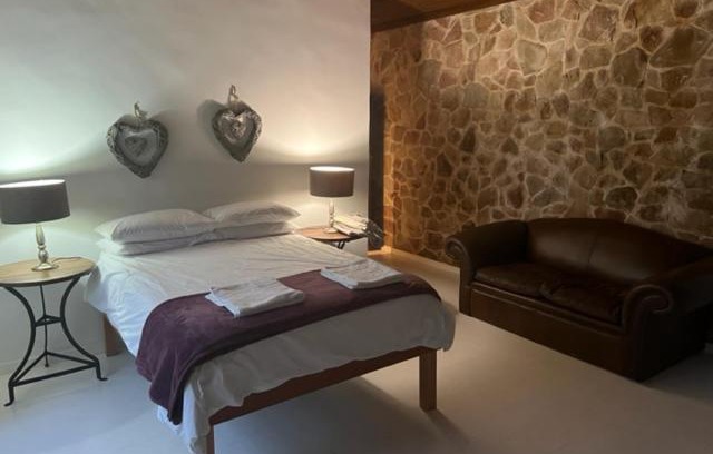 Somerset West Apartment | Stunning secure bachelor's flat.